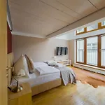 Triplex With Private Terrace * פראג