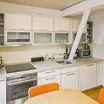 Triplex With Private Terrace דירה פראג
