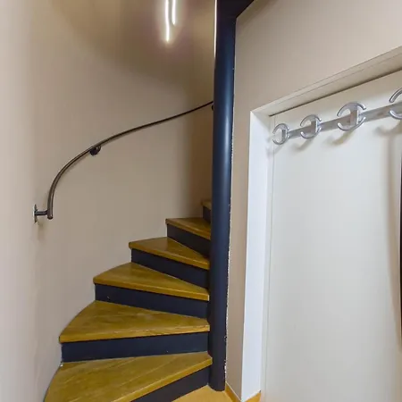 Triplex With Private Terrace Prag