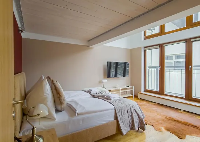 Triplex With Private Terrace * פראג